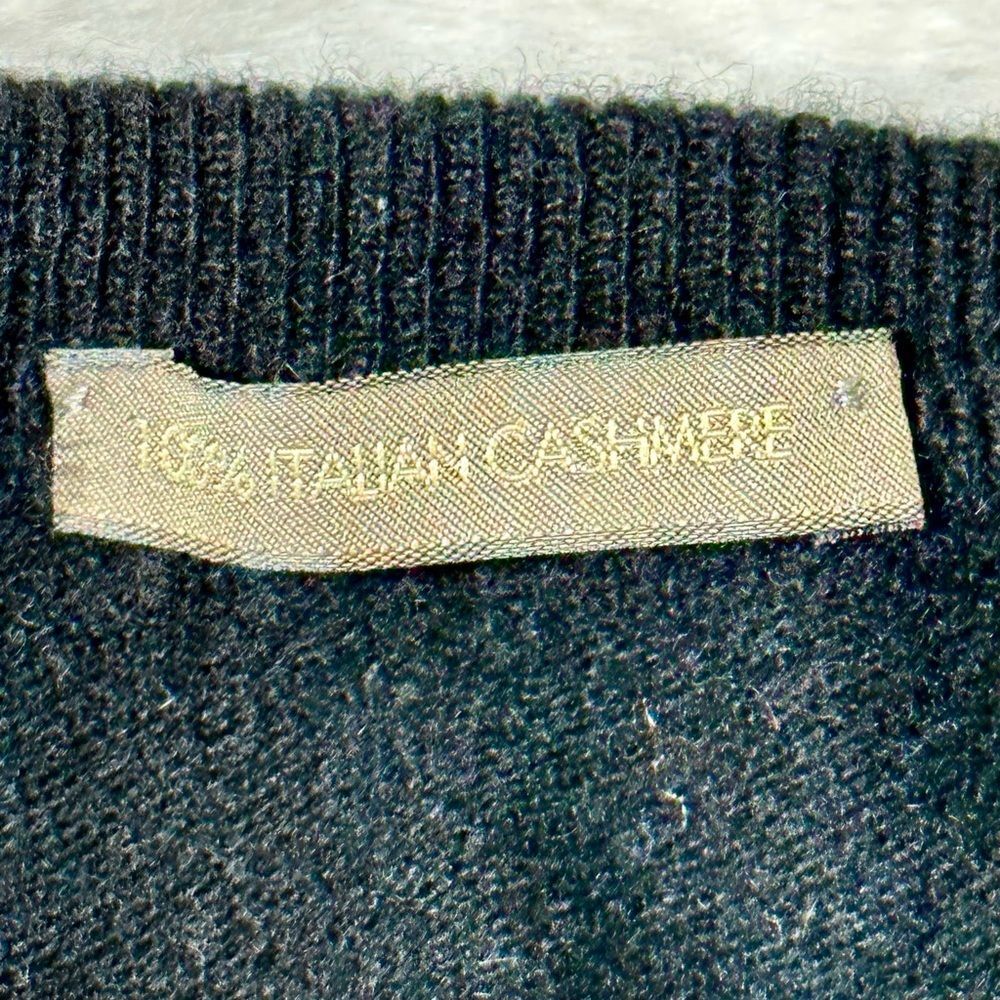 🌟 100% Italian Cashmere Sweater Black V Neck Pullover Small - Picture 2 of 4